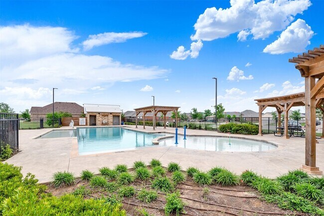 Building Photo - 720 Willow View Way