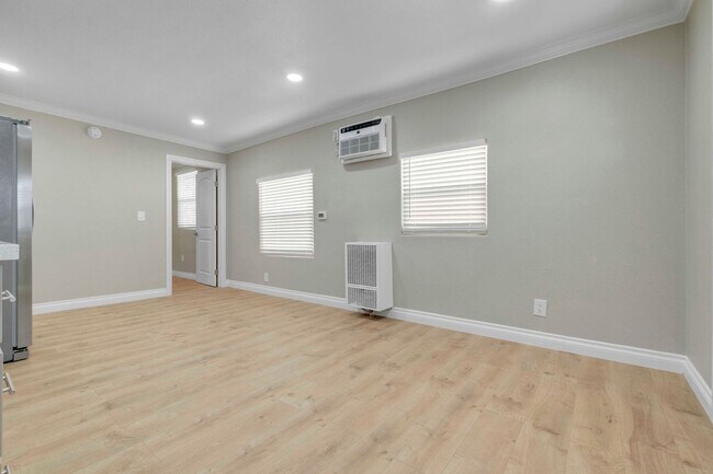 Building Photo - Bungalow style apartment on a quiet property is now available!