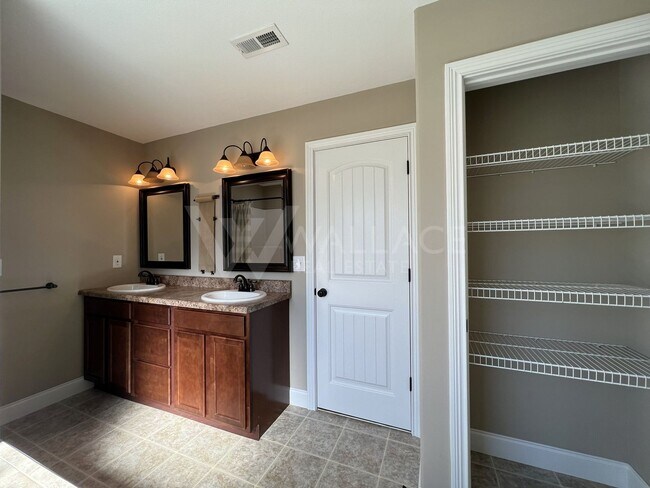 Building Photo - BEAUTIFUL 3 BEDROOM HOME IN CLEAR SPRING P...