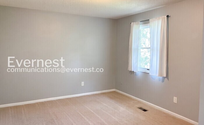 Building Photo - 1808 Riverview Dr