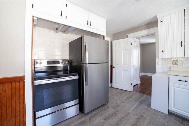 Building Photo - 5 Maple Ave