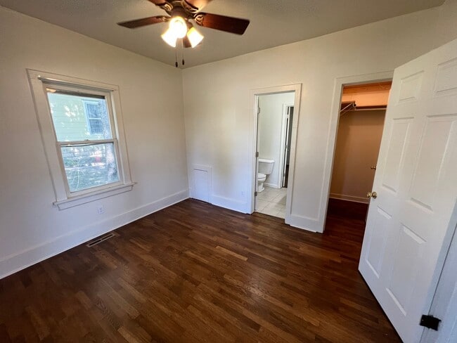 Building Photo - Remodeled Like New 2 Bedroom 1 Bath