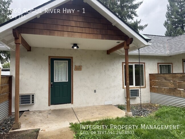 Building Photo - 1860 Rogue River Hwy