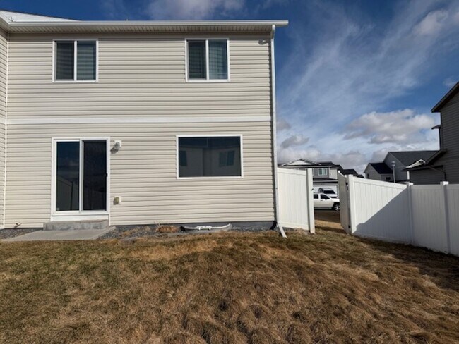 Building Photo - House For Lease