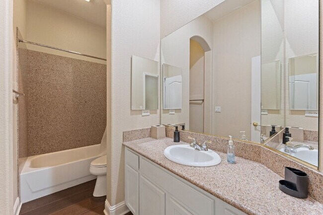 Building Photo - 1121 Galston Dr