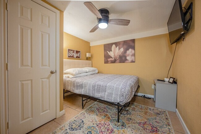 Building Photo - 1131 S 8th St