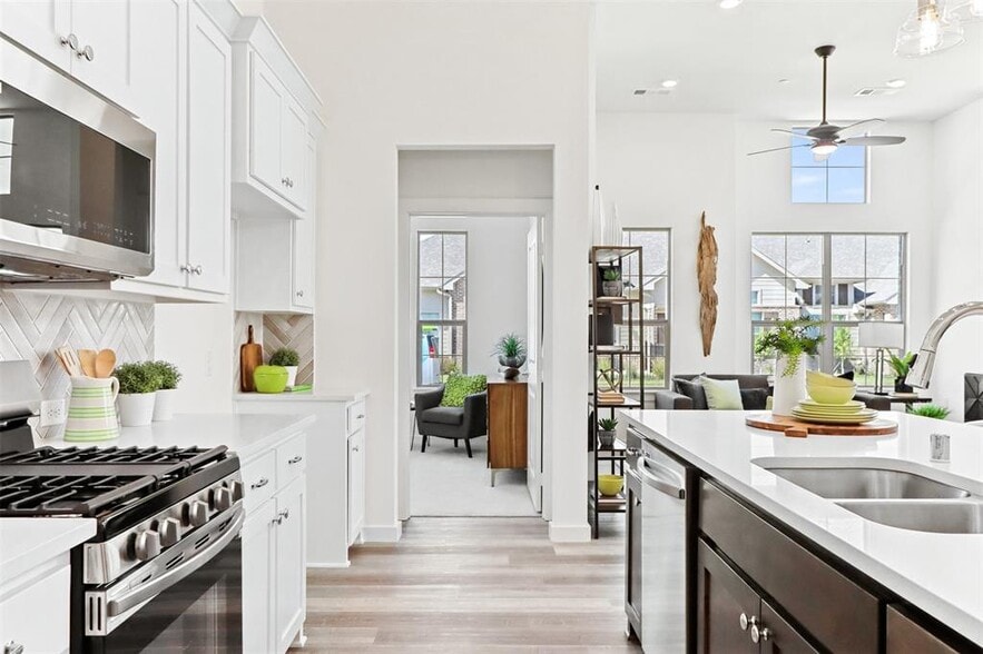 Building Photo - 2621 Chablis Dr
