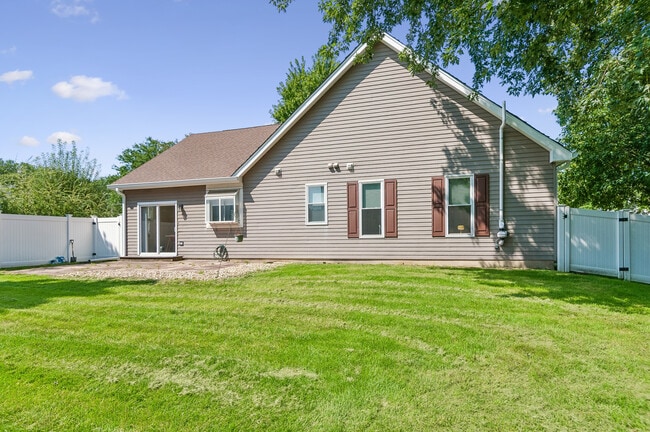 Building Photo - 1329 Amaranth Dr