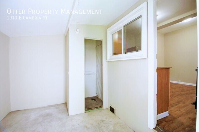 Building Photo - 1913 E Cambria St