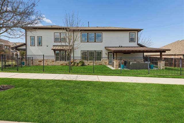 Building Photo - 1800 Roundtree Cir W