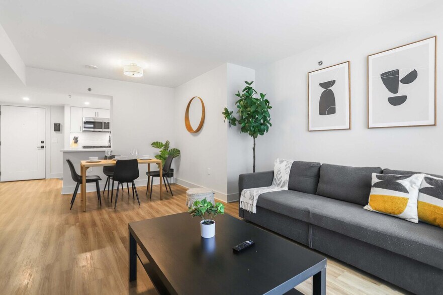 Building Photo - 1221 S Eads St