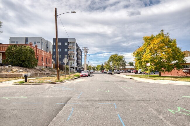 Building Photo - 1590 Grove St