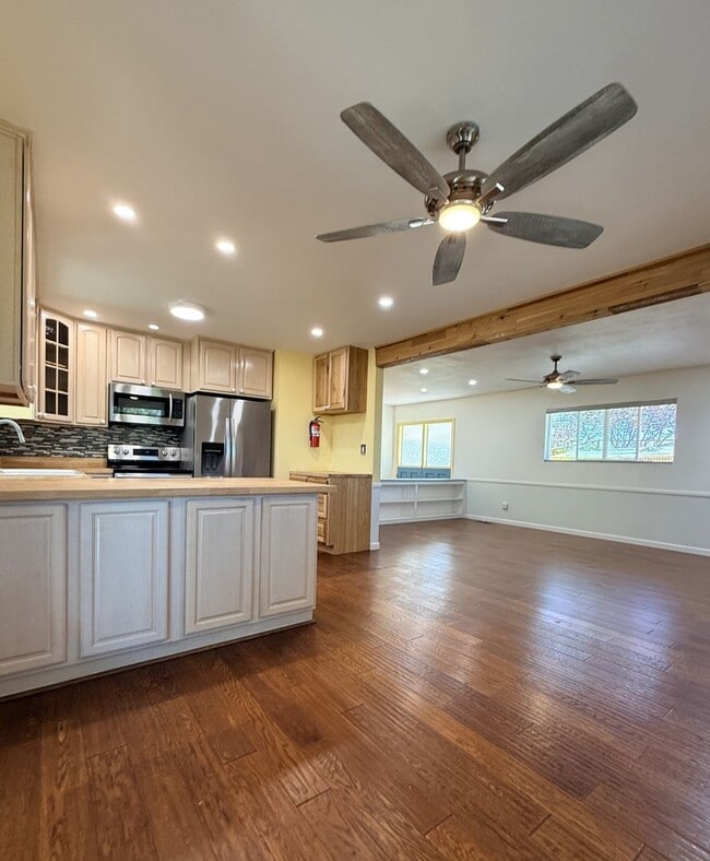 Building Photo - 2245 Sandia Dr