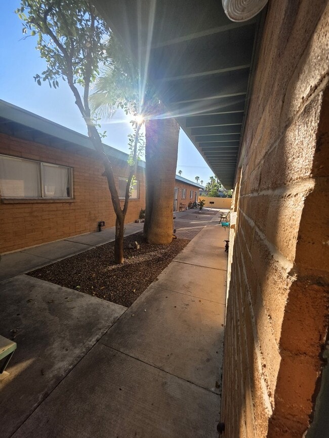 Building Photo - 1558 N Craycroft Rd