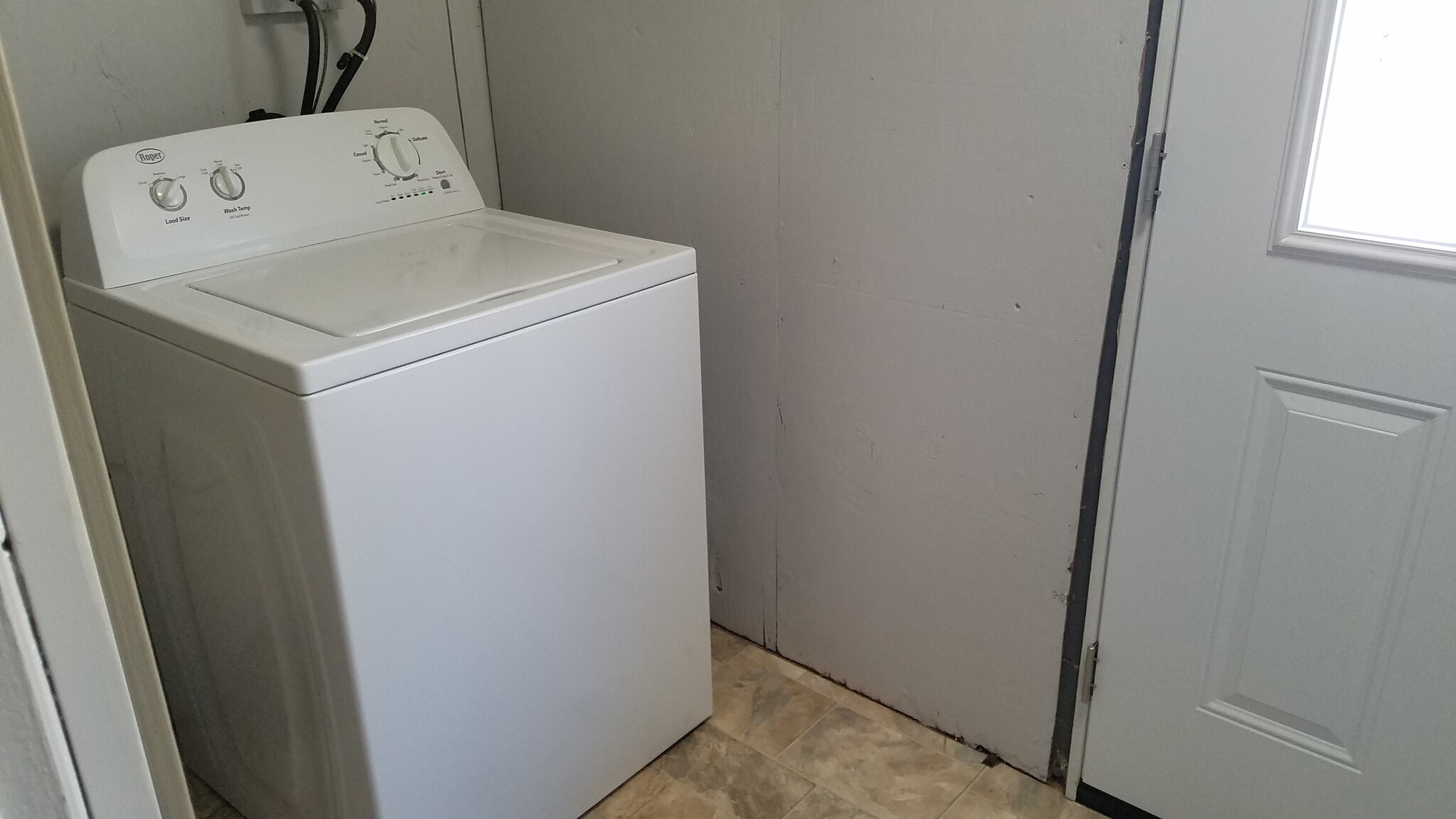 Building Photo - 453 N Flat Rock Rd