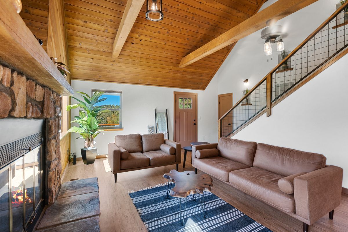 Building Photo - 570 2nd St