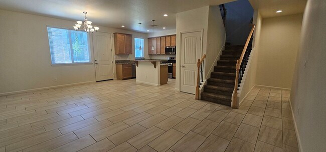 Building Photo - Arbor Villa Town House - Pet on Approval