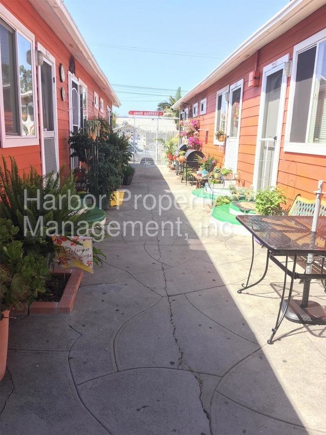 Cozy and quiet 1 bedroom! ALL UTILITIES PAID! - 363 W Amar St Los