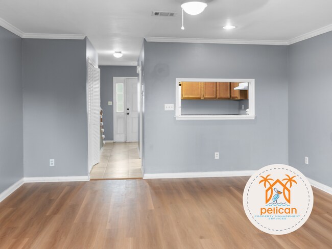 Building Photo - Bright townhome in the heart of Pensacola