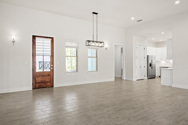 Building Photo - 22 Pinnacle Club Dr