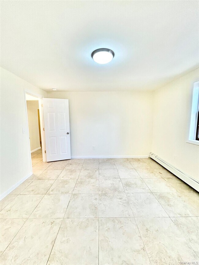 Building Photo - 164 Rossiter Ave