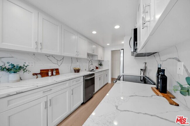 Building Photo - 900 Euclid St