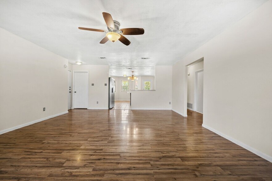 Building Photo - 4307 Stallion Dr