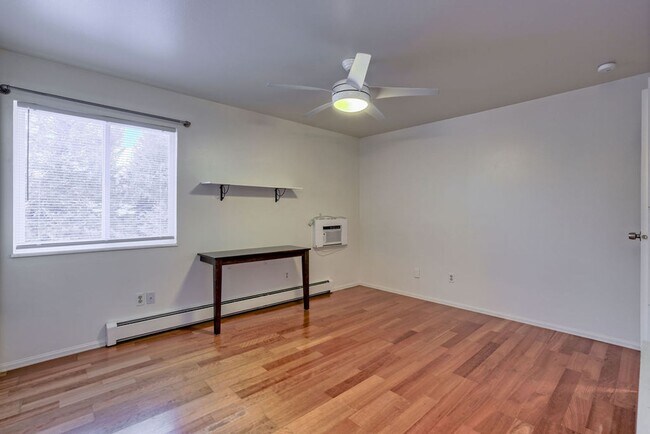 Building Photo - 809 E Drake Rd
