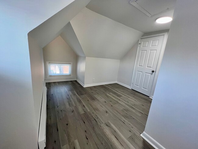 Building Photo - 4th Street