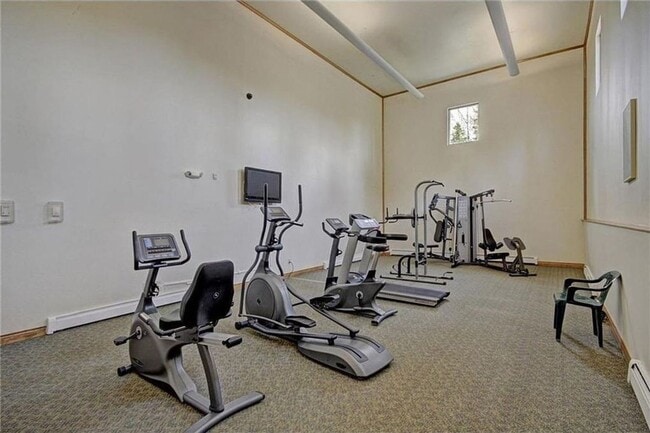 Building Photo - Treehouse condo!  Utilities included! New ...