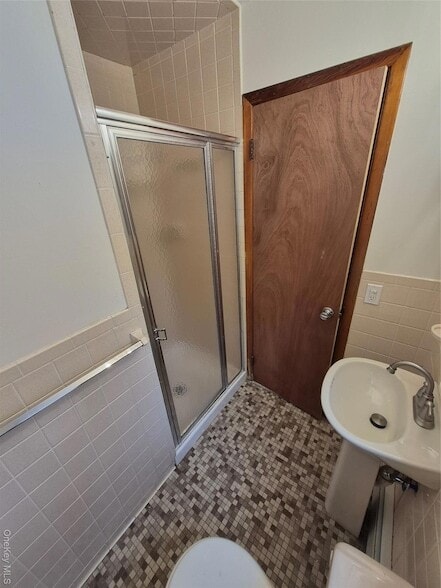 Building Photo - 907 1st St