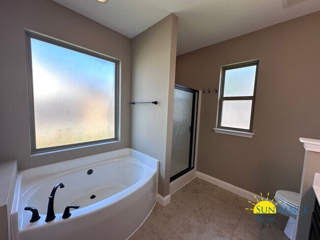 Building Photo - 438 Bay Oaks Dr