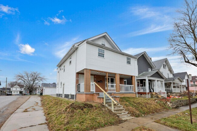 Building Photo - 280 1/2-85-82 S Wheatland Ave