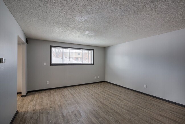 Building Photo - 121st and Dodge Expressway - freshly remod...