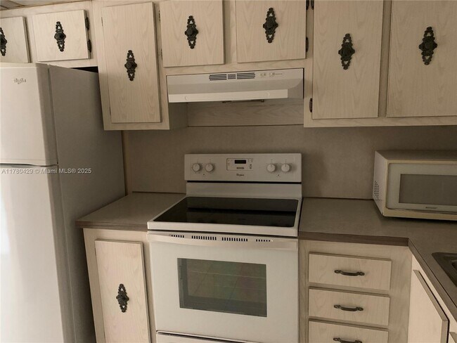 Building Photo - 3800 S Ocean Dr