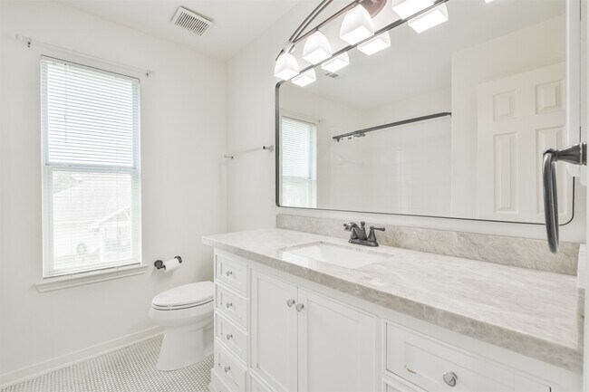 Building Photo - 811 Liberty Way