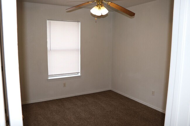 Building Photo - 2800 Edgefield St