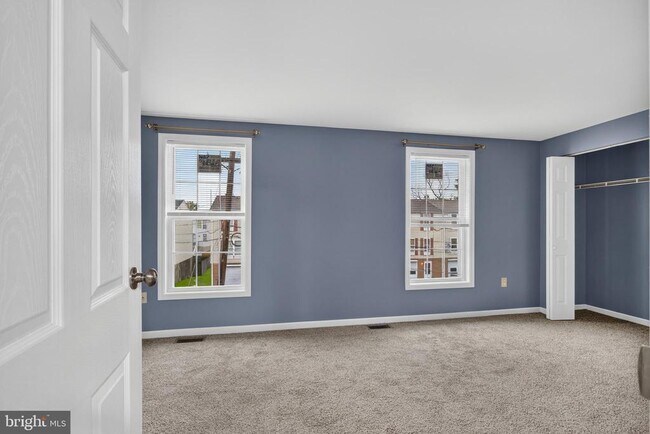 Building Photo - 1114 E 14th St