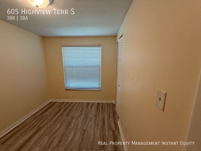 Building Photo - 605 Highview Terrace S
