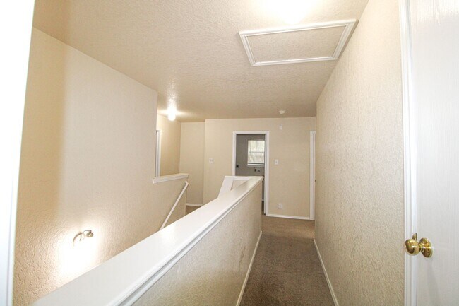 Building Photo - 16122 Branching Oaks