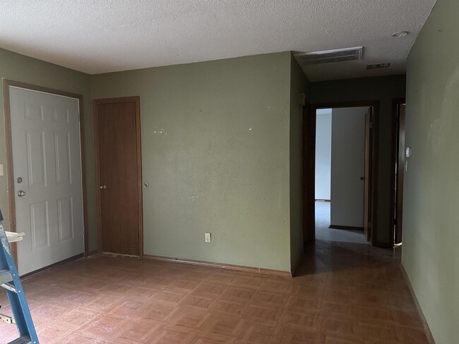 Building Photo - 156 Pottawattamie Dr