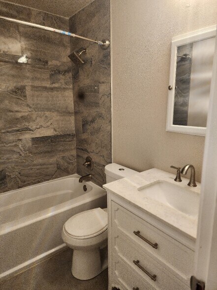 Building Photo - 1536 Hickory Ave