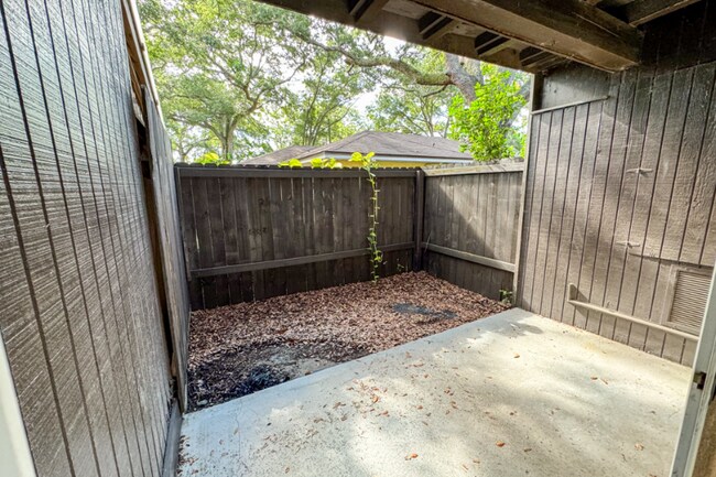 Building Photo - 1100 Turner St