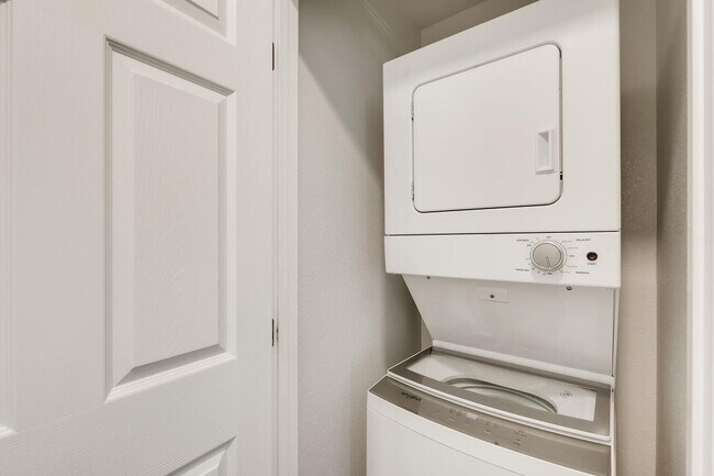 Building Photo - 3 Bedroom Townhouse in a Gated Northeast Community Near Nellis Air Force Base