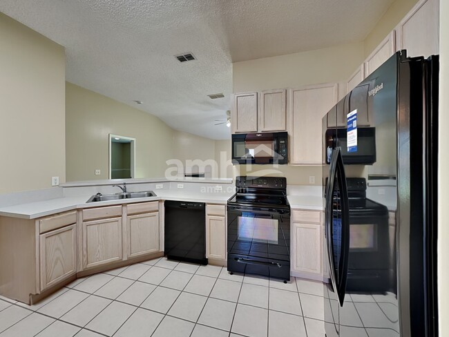 Building Photo - 3370 Westfield Dr