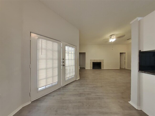 Building Photo - 1201 Hilburn Ct