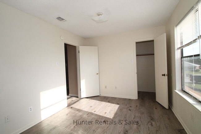 Building Photo - Comfortable Two-Story Townhouse