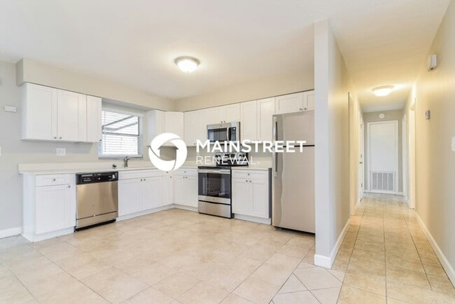 Building Photo - 4 Bedroom Pet-Friendly Home in Lakeland, FL with Main Street Renewal
