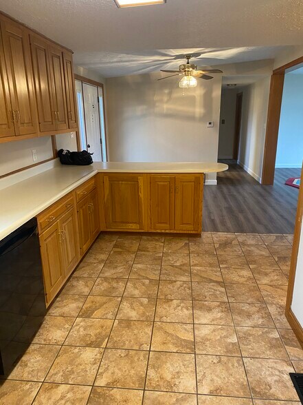 Building Photo - 215 Canfield St