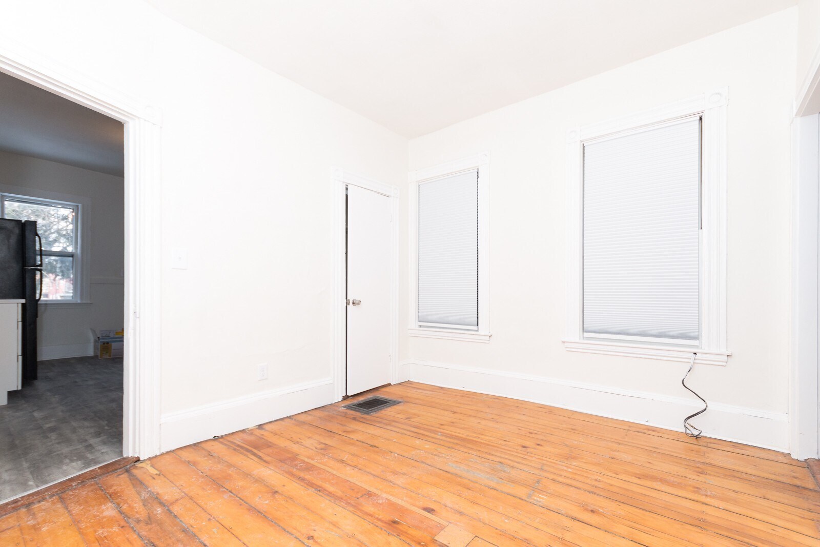 Building Photo - 25 Oakwood St